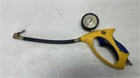Pressure gauge with handl hose