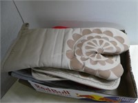 T-Fal hot pads and oven mitts