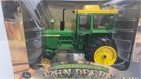 ERTL JOHN DEERE 4020 TRACTOR WITH CAB