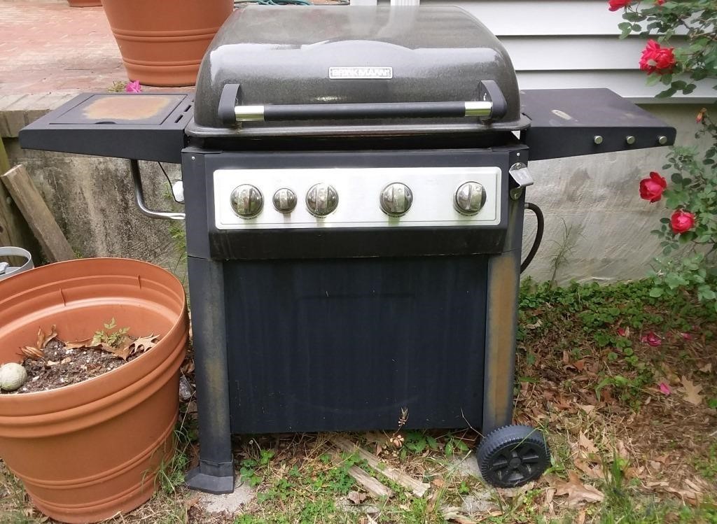 Brinkmann Gas Grill and Two Propane Gas Tanks -