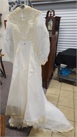 VINTAGE 60'S WEDDING DRESS IN EXC. CONDITION
