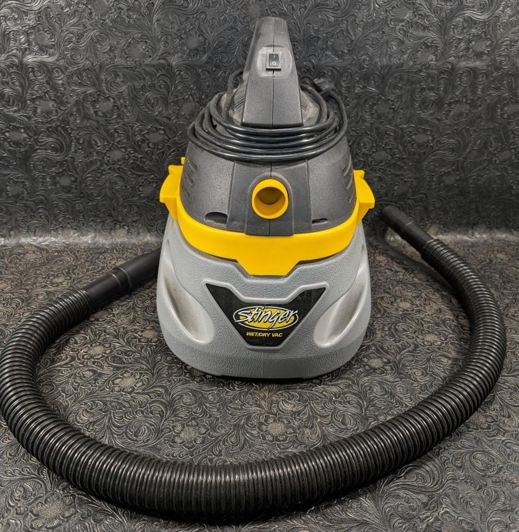 Stinger Wet/Dry Vacuum, Powers On