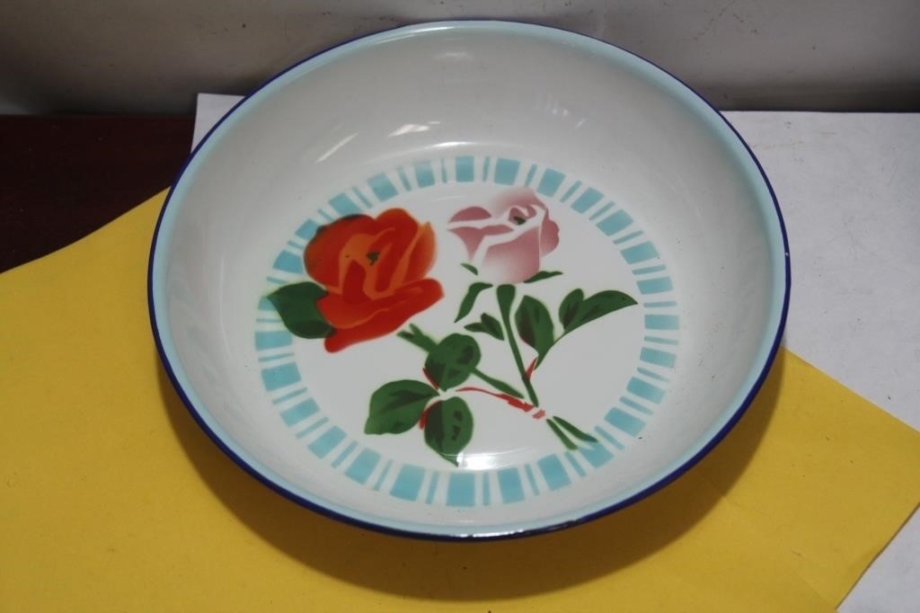 A Chinese Enamel Plate/Bowl