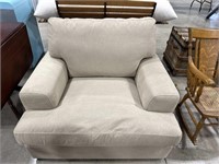 UPHOLSTERED OVERSIZED ACCENT CHAIR