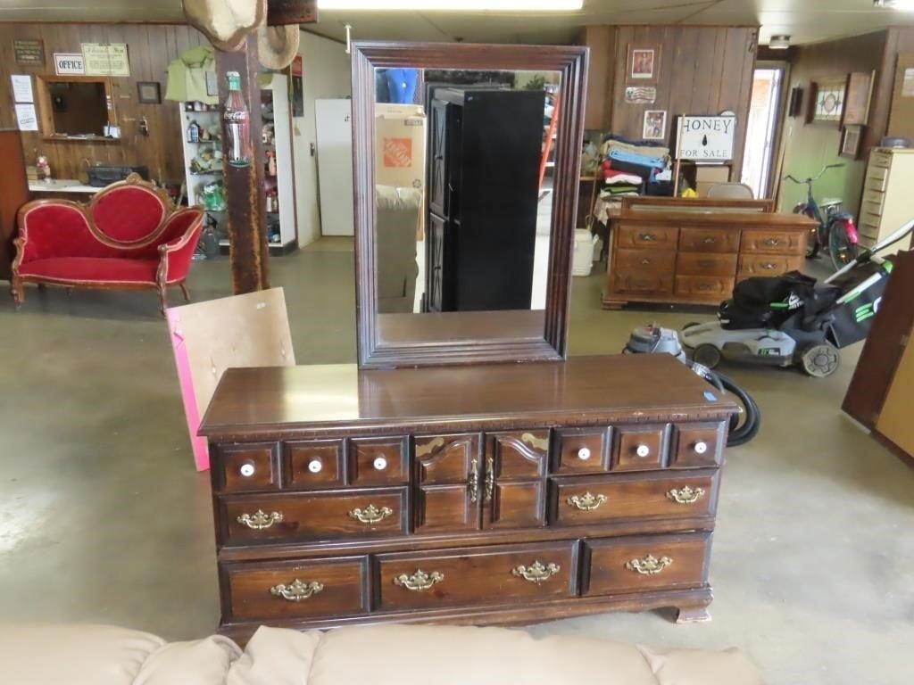 Online Auction of Collectibles, Household & Furniture