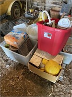 Large pallet of kitchen, items and holiday