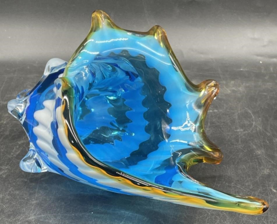 (QW) Glass Paperweight Shell 5” tall