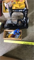 SMALL VINTAGE SINGER SEWING MACHINE