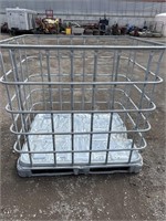 Metal tote cage