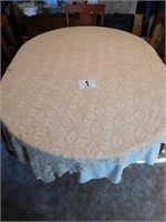 82" x 60" oval lace tablecloth