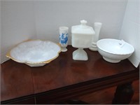 Mixed lot of vintage milk glass including Anchor