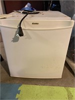 Kenmore Small Refrigerator 461.99252(WHITE/BLANC)