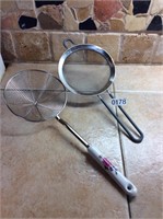 2 strainer / ladles