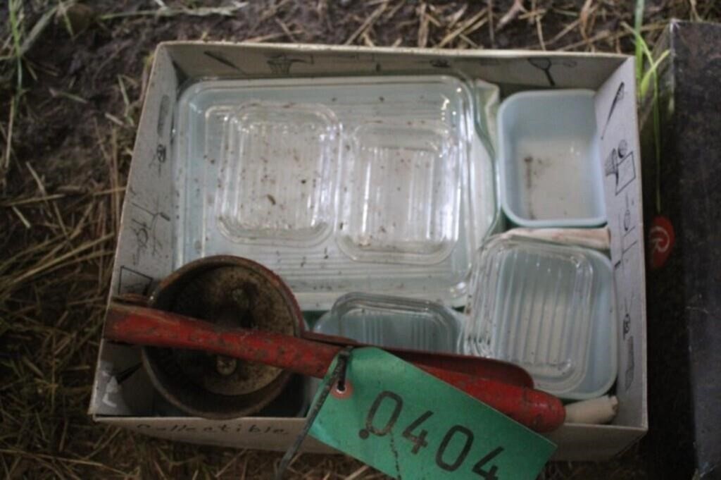 5 pc Pyrex Refridgerator Set, rice sifter