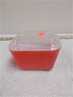 Small Pyrex cookware with lid