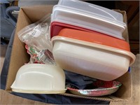 Box of Tupperware & Storage Containers