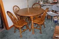 kitchen table w/4 chairs & leaves