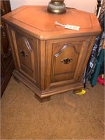MCM OCTAL END TABLE NICE CONDITION
