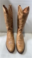 Size 10, 1/2 B cowboy boot