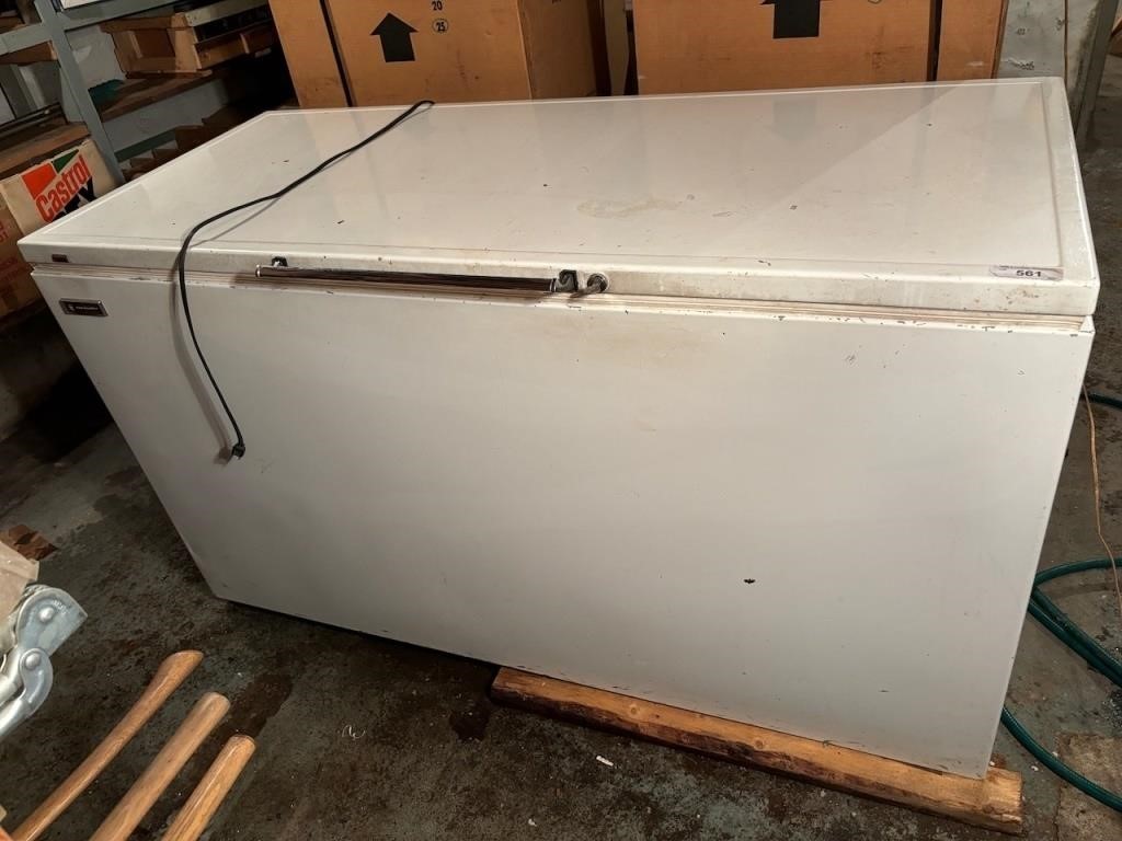 Large Deep Chest Freezer, Working