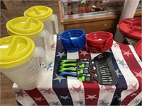 3 1/2 gallon picthers 11 cereal, bowls  with