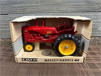 Ertl 1/16 Massey Harris 44 Tractor