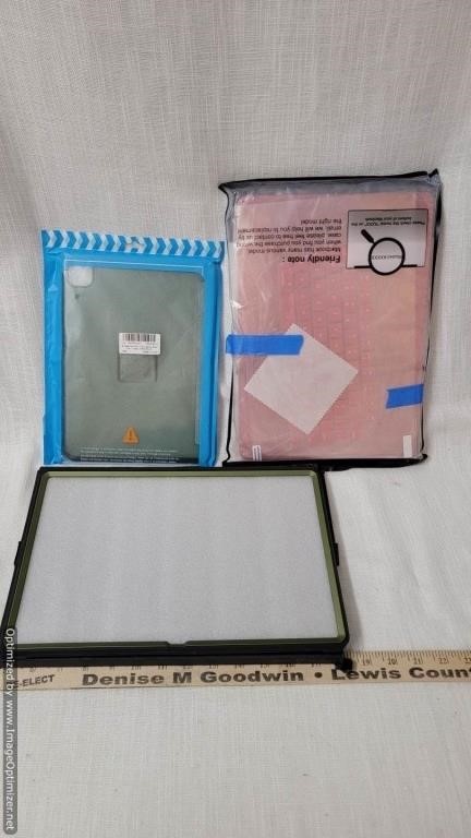 B16 Mixed lot of tablet/laptop sleeves