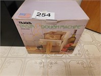 Takka pasta & dough machine in box, Model X1000,