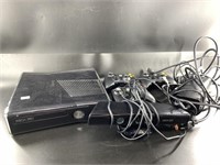 Lot with an Xbox 360S with internal memory, multip