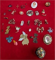 703 - MIXED LOT OF PINS & BROOCHES