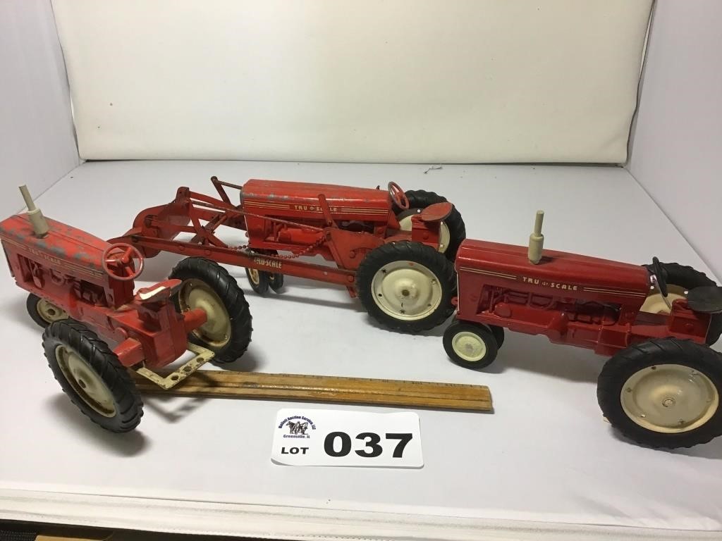 Diecast Farm Toys Ron and Marlene Mollett Estate