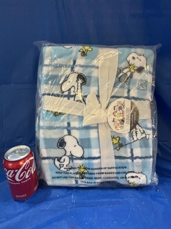 Sealed Snoopy/Peanuts Throw Blanket