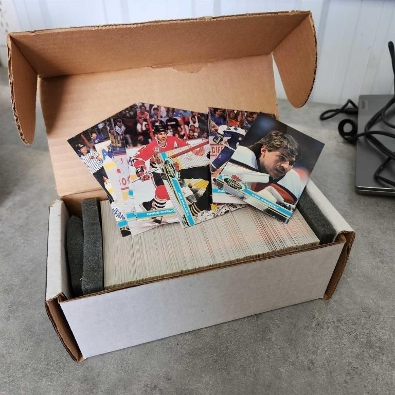 Sleeve of 91/92 Topps Stadium Club Hockey Cards
