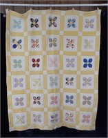 Vtg Quilt with Flower Pattern