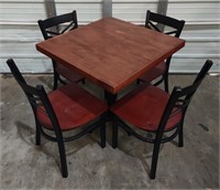 4 Top Mahogany Table w/ 4x Matching Chairs