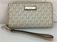 Michael Kors wristlet wallet in good condition