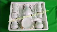 16 Pieces White Porcelain Tea Set - White