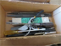 Lot: Files, Screw Drivers, Pruners