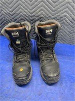 Pair of size 10 hard toed HH workboots insulated