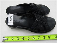 Clarks Ladies Sandals SZ 8M