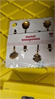 Metal teaspoons