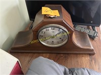 Mantle Clock w/Key