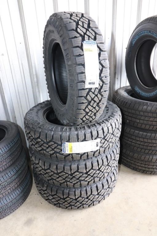 4 Goodyear Wrangler Duratrac Tires 255/70R18 New