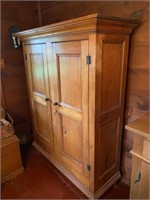ANTIQUE CUPBOARD APPROX 5 FT