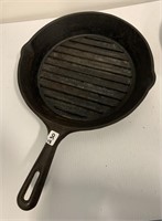 N12 Cast Iron Fry Pan (NO SHIPPING)(9"W)