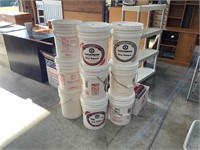 lot of 9 empty 5 gallon buckets with lids