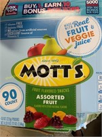 Motts assorted fruit snacks