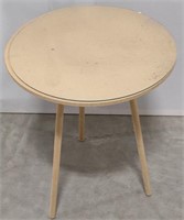 (Q) Round Wooden End Table w/ Glass top. 20"L.