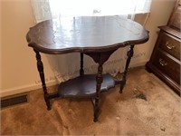 Old wood table 28 x 30.5 x 20.5
