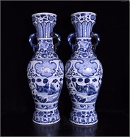 Chinese blue and white porcelain vase pair